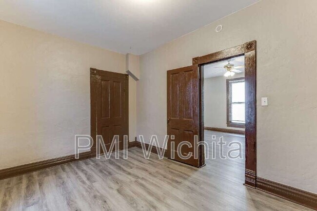 Building Photo - 514 S Fern St