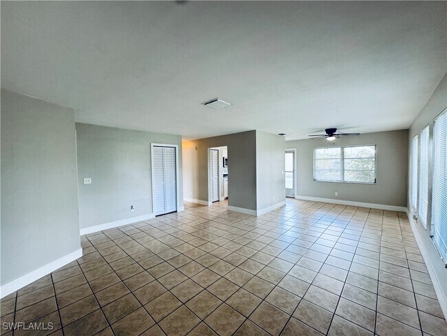 Building Photo - 4107 SE 18th Pl