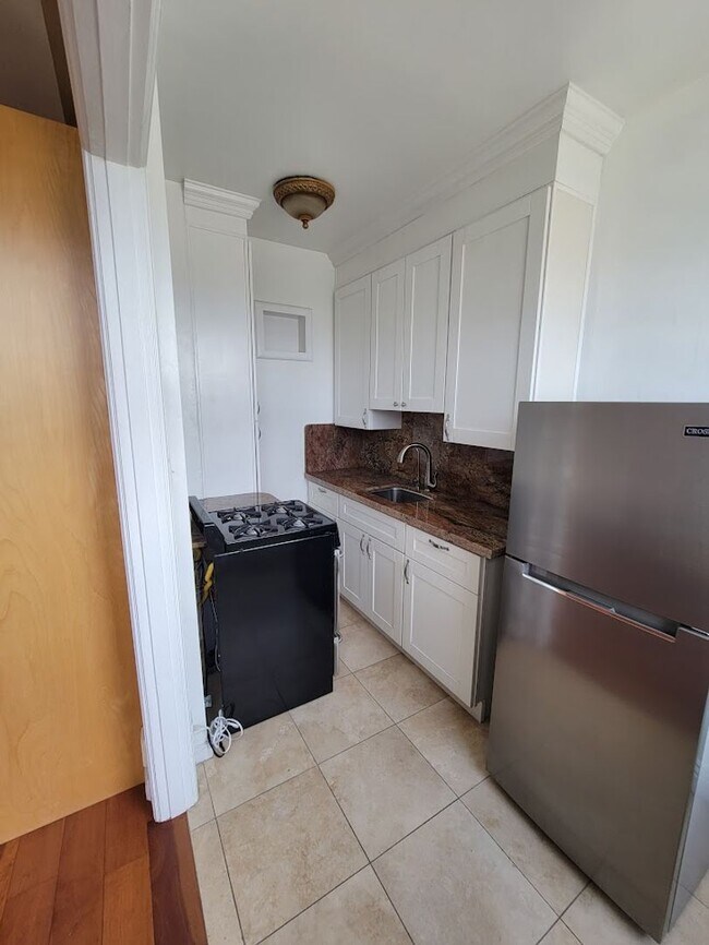 Building Photo - Spacious Studio at the Cooper Arms in the ...