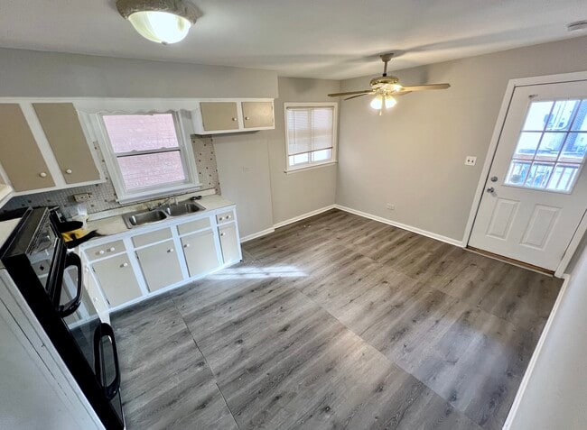 Building Photo - 7544 Brown Ave
