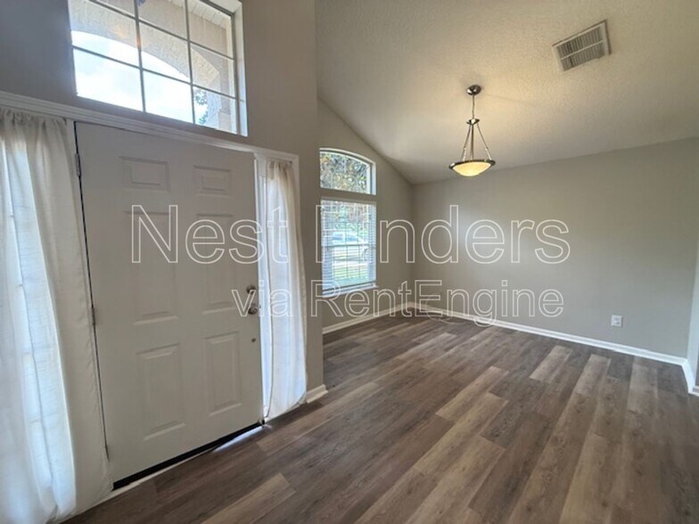 Building Photo - 830 S Lilac Loop