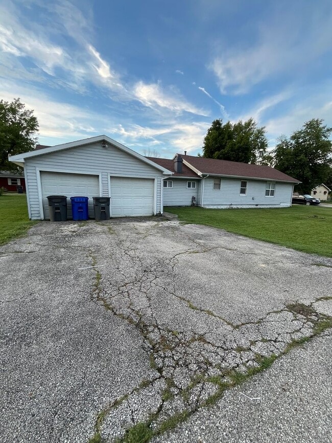 Building Photo - 3 bedroom 1 bath