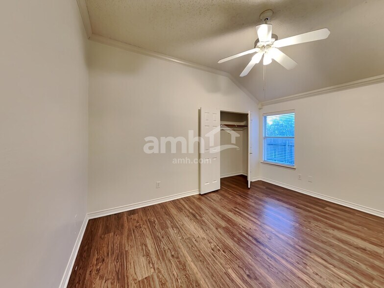 Building Photo - 4709 Shadow Crest Dr