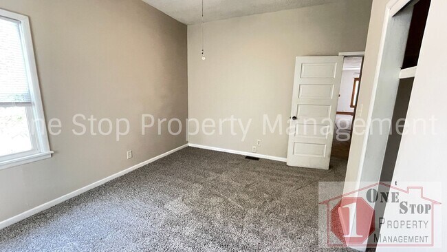 Building Photo - Adorable 3 Bedroom, 1 Bathroom in Independ...