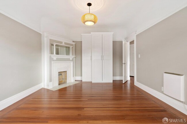 Building Photo - 370 Frederick St