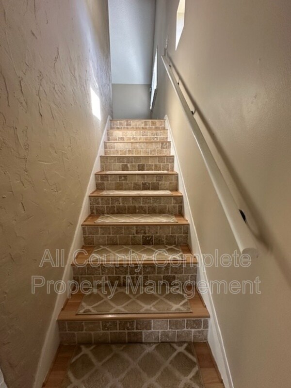 Building Photo - 6653 Periwinkle Dr