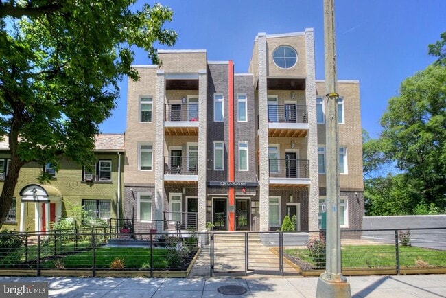 Building Photo - 1220 19th St NE
