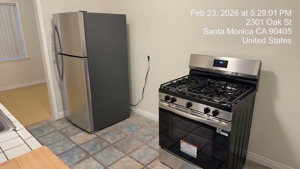 Building Photo - 2301 Oak St