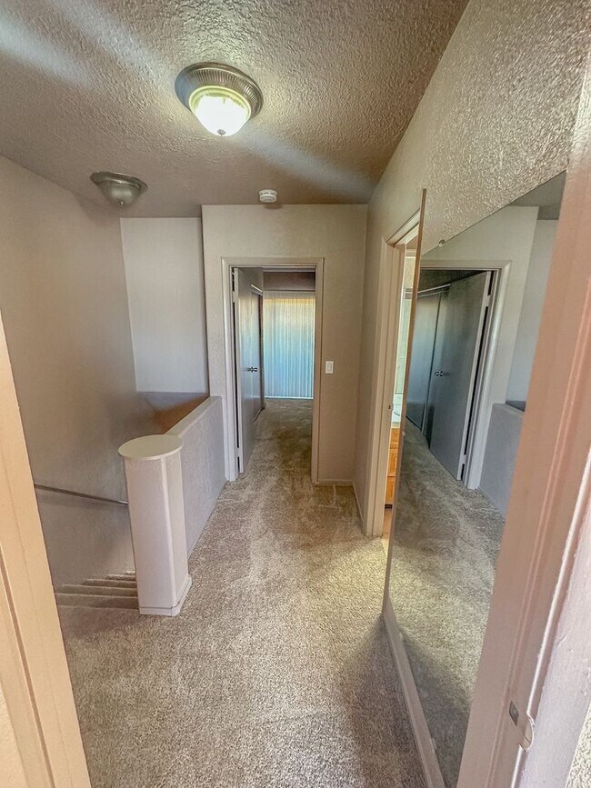 Building Photo - 423 Las Casitas Way