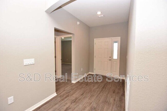 Building Photo - 749 Daphne Dr