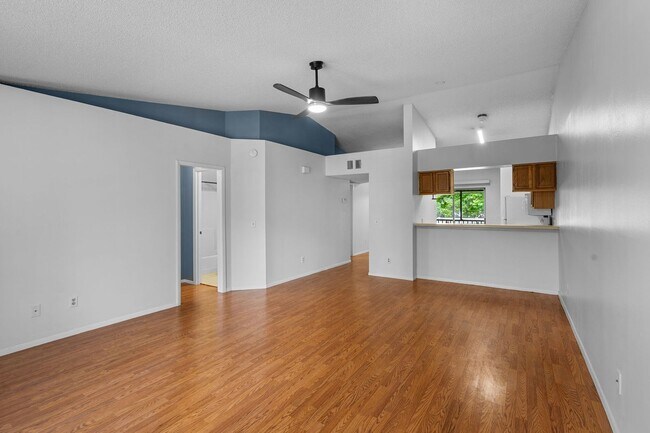 Building Photo - 2/2 Condo With Screened Patio in Conway area