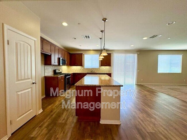 Building Photo - 34726 Yellow Root Ct