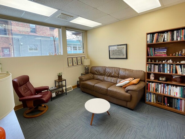 Building Photo - 1920 Monroe St