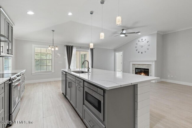 Building Photo - 744 Dewdrop Loop