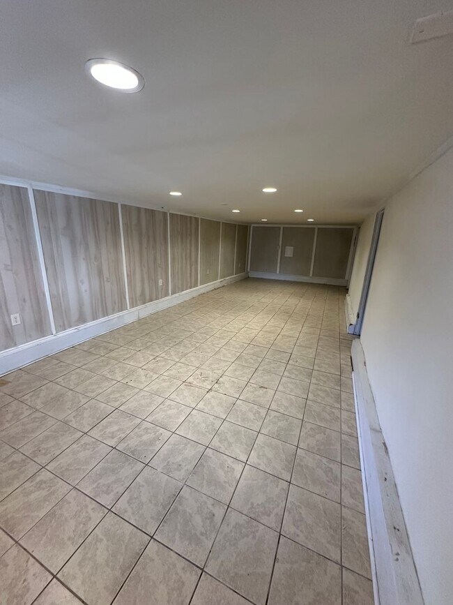 Building Photo - Cozy 2 bedroom