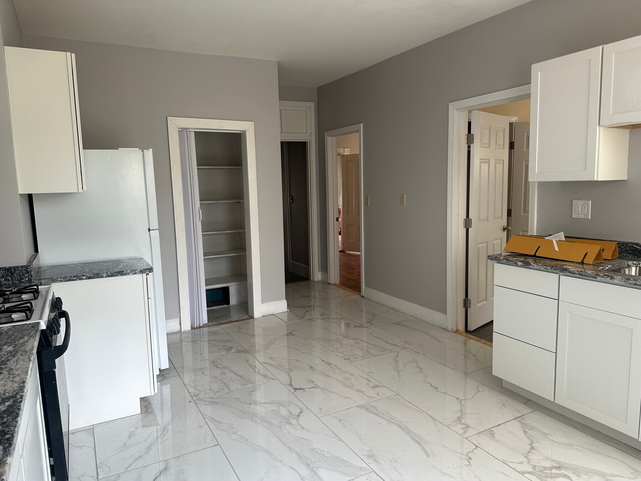 Building Photo - 21 Dewey St