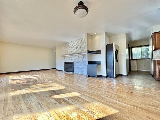Building Photo - 6917 W Randolph Dr