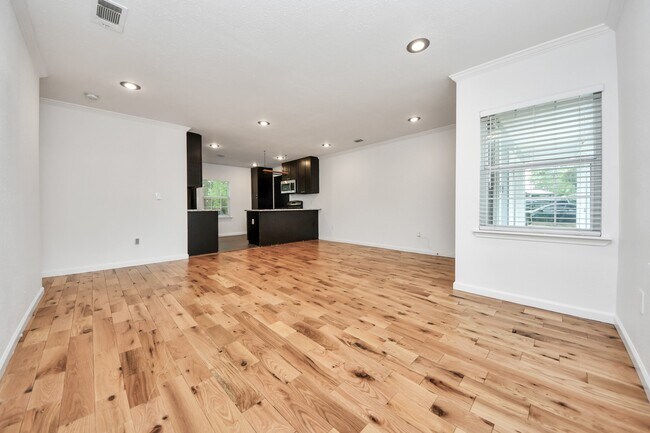 Building Photo - 5118 Ditmas Ln