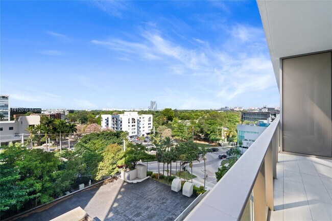 Building Photo - 2678 Tigertail Ave