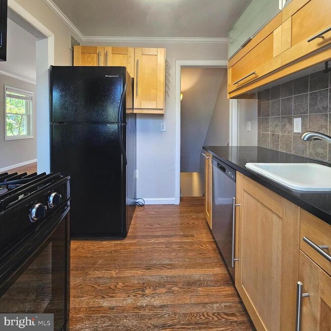 Building Photo - 2214 Arlington Terrace