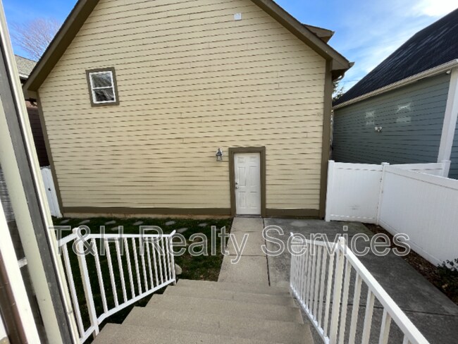 Building Photo - 2029 Ruckle St