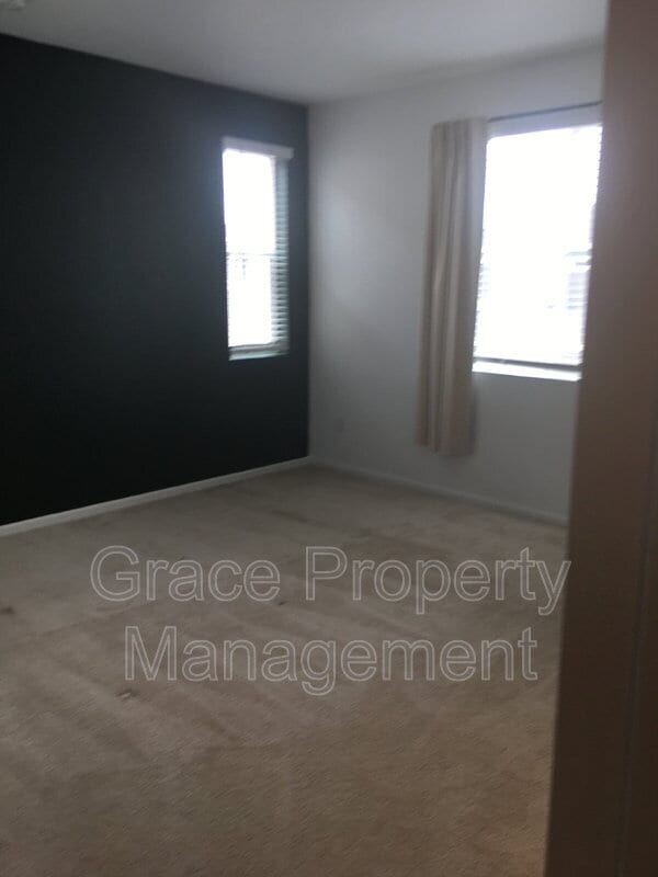 Building Photo - 9681 Truckee St