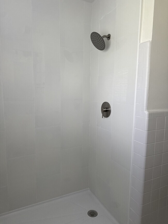 Building Photo - 1208 Crescent St