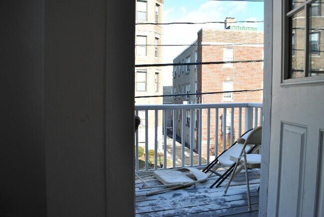 Building Photo - ALLSTON 5 BED/2 BATH ON GARDNER ST. FOR 9/1/2026