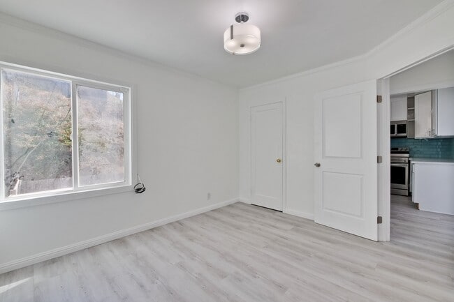 Building Photo - 289 Bridgeview Dr