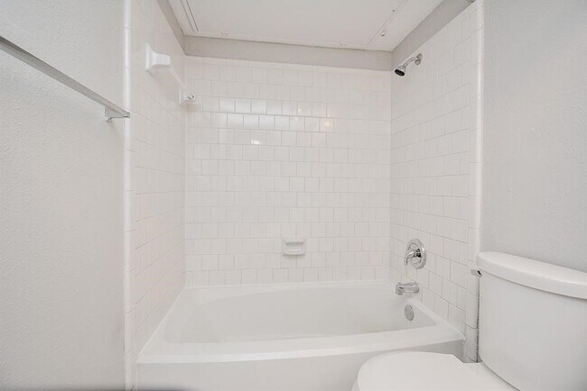 Building Photo - 10855 Meadowglen Ln