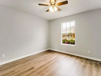 Building Photo - Renovated 2 bed 2 bath unit!