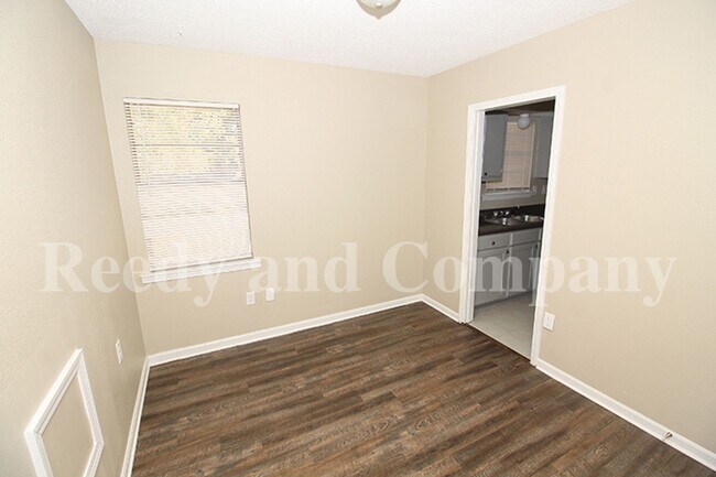 Building Photo - 3230 Sweet Springs Dr