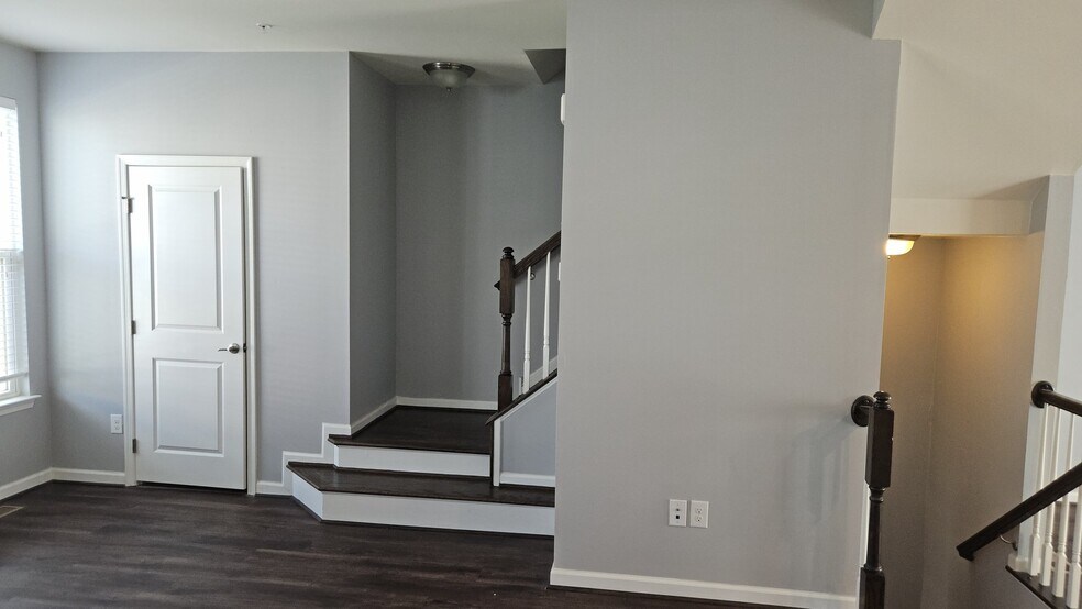 Building Photo - 607 N Atwater Dr