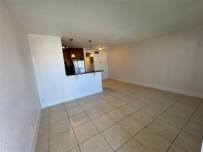 Building Photo - 2120 NE 42nd Ct