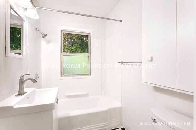 Building Photo - 1410 N Webster St