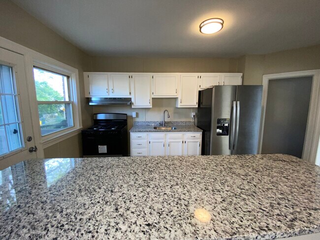 Building Photo - 41 N Kossuth St