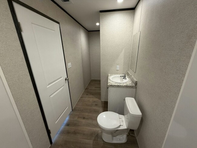 Building Photo - 131 Lakeside Garden Cir