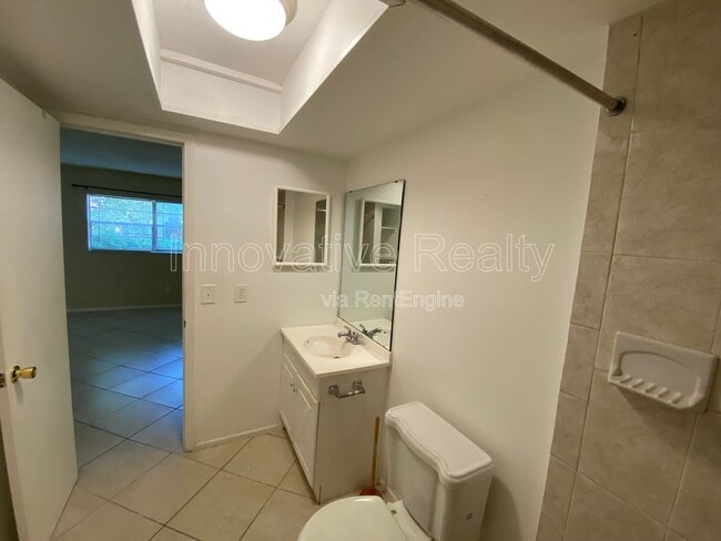 Building Photo - 623 E San Sebastian Ct