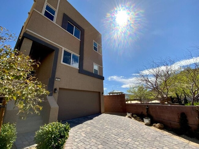 Building Photo - UNIQUE MODERN 3 STORY, 2BED, 3BATH WITH A ROOFTOP DECK!