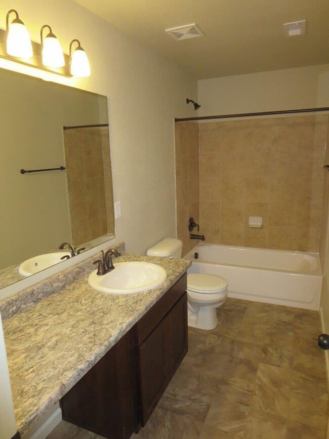 Building Photo - Available Now! 3 Bedroom 2.5 Bathroom Town...