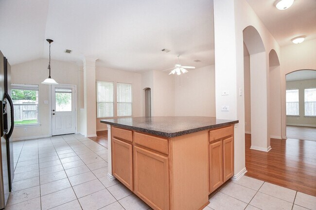 Building Photo - 18006 Willow Cliff Ln
