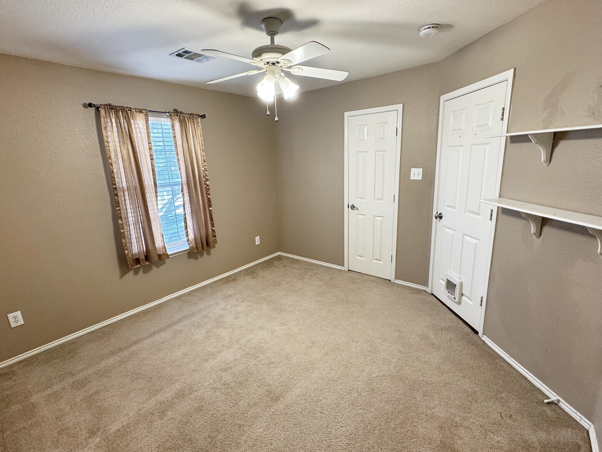 Building Photo - 4817 Carolwood Dr