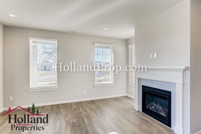 Building Photo - Modern Luxury Living Near Intel, Parks & Everything You Need!