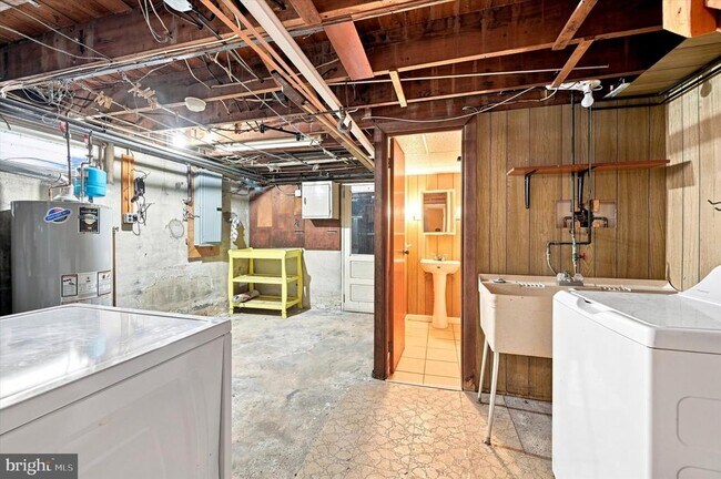 Building Photo - 407 E 12th Ave