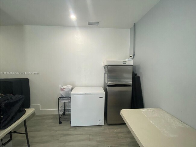 Building Photo - 7010 SW 144th Pl