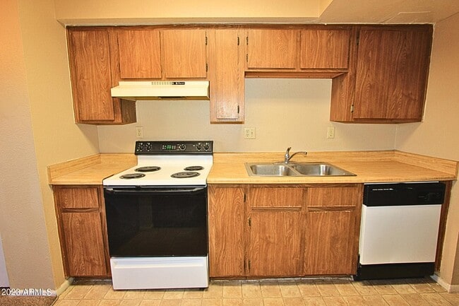 Building Photo - 410 E 9th Ave