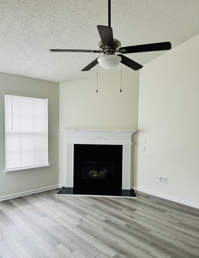 Building Photo - 2607 Bluff View Dr