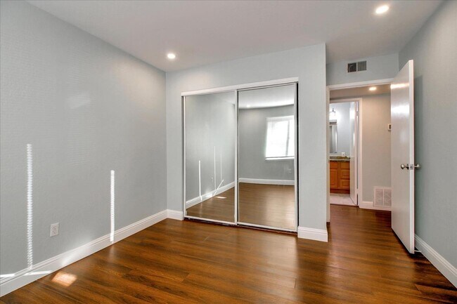 Building Photo - 280 Tradewinds Dr