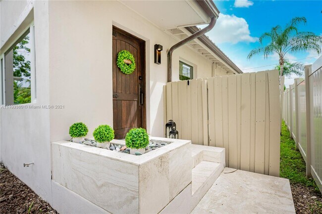 Building Photo - 1622 Mayo St