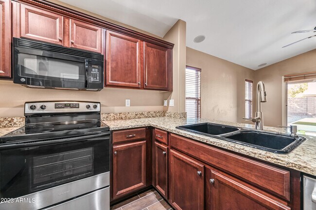 Building Photo - 41284 W Cahill Dr